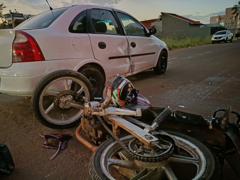 Ilustração da notícia Motociclista fica ferido após colisão com carro em cruzamento em Chapadão do Sul